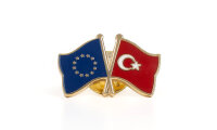 Doppelflaggen-Pin EU-Türkei